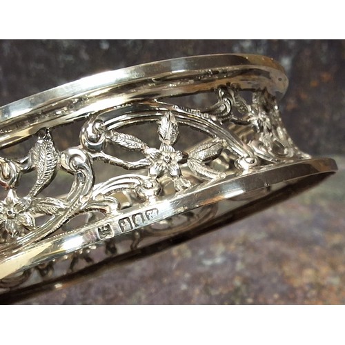 34 - An Irish silver dish ring, pierced with foliate scrolls, 10cm diam,  Edmond Johnson Ltd, , Dublin 19... 