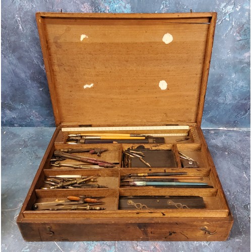 618 - An early 20th century mahognay draughtsman’s drawing instruments box, the interior with pens, compas... 