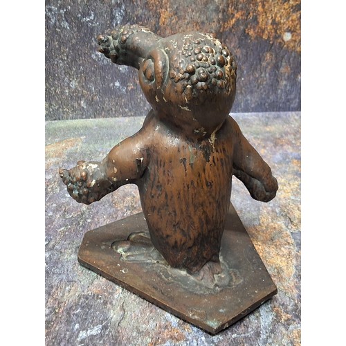 506 - A 20th century bronze, of a grotesque penguin, canted triform base, 16cm high