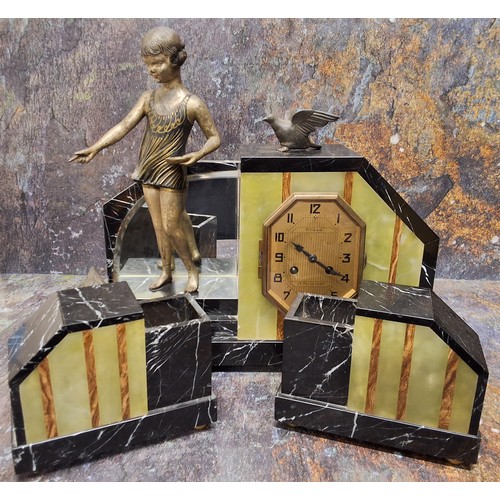 729 - An Art Deco spelter, onyx and marble clock garniture, the gilt octagonal face with Arabic numerals, ... 