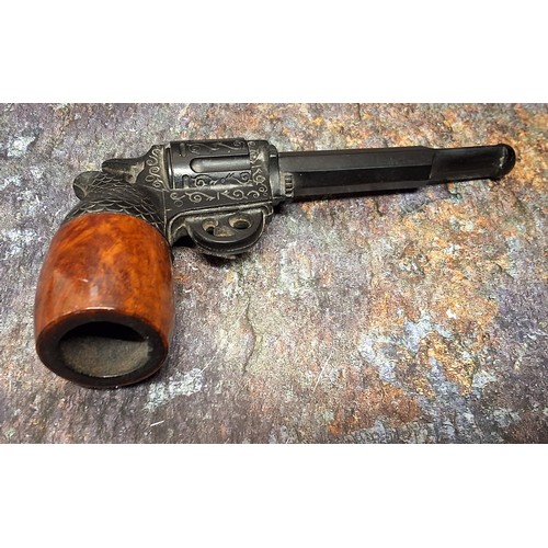 95 - An early 20th century novelty pipe, as a revolver, 13cm long