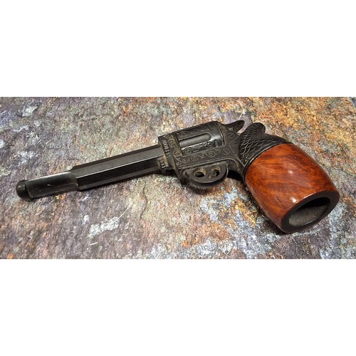 95 - An early 20th century novelty pipe, as a revolver, 13cm long