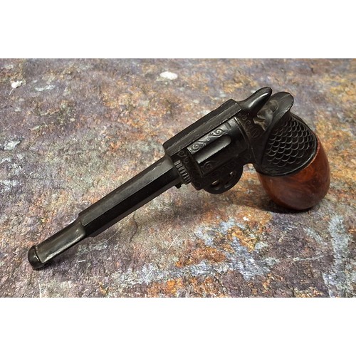 95 - An early 20th century novelty pipe, as a revolver, 13cm long