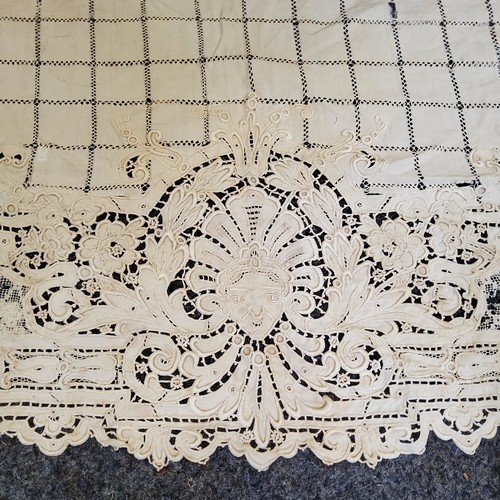 719 - A 19th century French linen & lace textile table runner