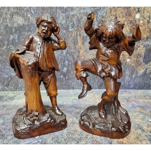 424 - A pair of 19th century carved figures, of young boys, 21cm high, c.1880