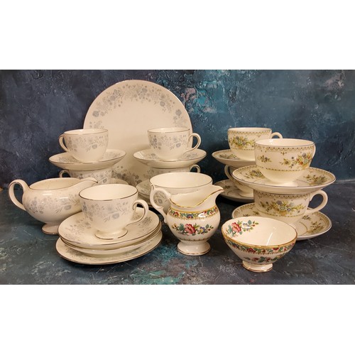 8 - A Wedgwood Belle Fleur pattern  tea service, for five, comprising cups, saucers, side plates, milk j... 