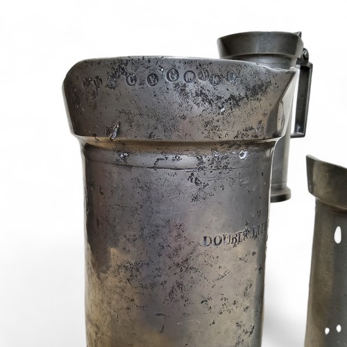 31 - A set of three graduated 19th century French pewter flagons, Double Litre - Demi-Litre,  hinged cove... 