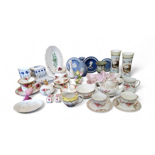 185 - Decorative Ceramics - Wedgwood Jasperware trinket dishes;  Royal Albert Old Country Roses scent atom... 