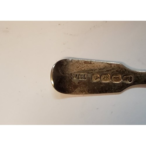 106 - A William IV Fiddle pattern silver caddy spoon, London 1830