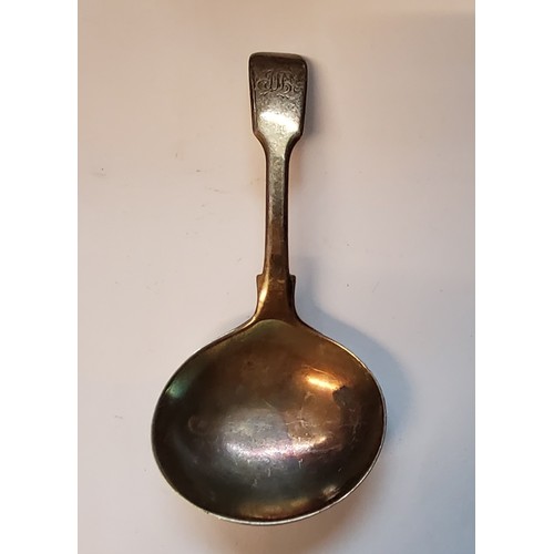 106 - A William IV Fiddle pattern silver caddy spoon, London 1830