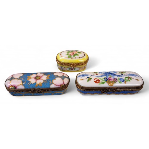 643 - A Limoges Petit Main oval enamelled trinket box, painted with pink flowers, turquoise ground, 7cm wi... 