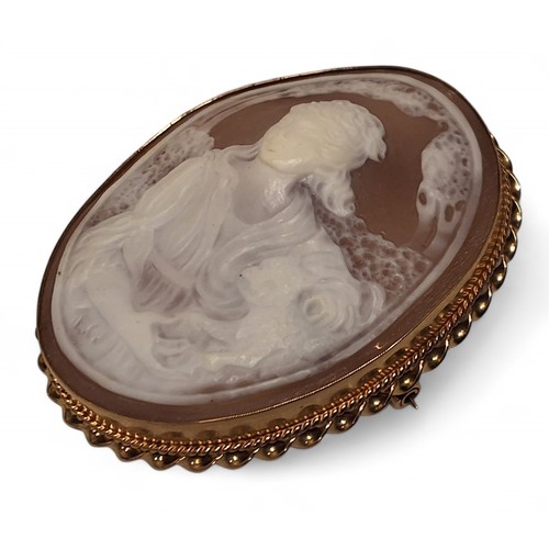 200 - A 9ct gold mounted oval cameo brooch/pendant, carved cameo depicting a young maiden with her dog, th... 