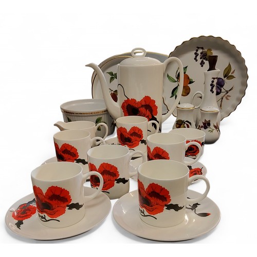 303 - A Wedgwood Susie Cooper Design Corn Poppy coffee service, for six, comprising teapot, cream jug, sug... 