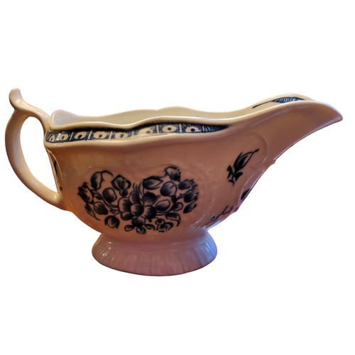 137 - A Worcester sauceboat, painted in underglaze blue with the Strap Fluted Floral pattern, 18cm wide, c... 