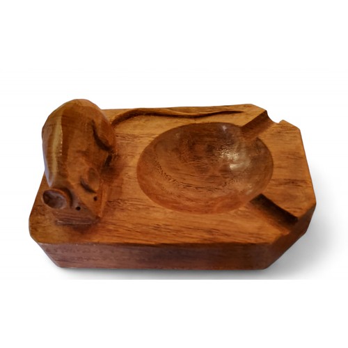 563 - Robert Mouseman Thompson of Kilburn - an oak ashtray, addzed overall, carved mouse signature, 10cm w... 