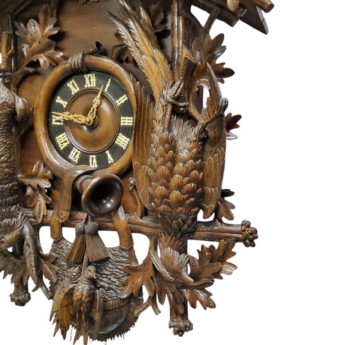 655 - A fine 19th century Black Forest carved limewood spring driven cuckoo clock, Jagdstück/hunt piece, t... 