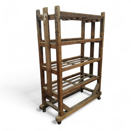 316 - A 19th century rustic farmhouse pine freestanding kitchen shelving rack, holding four shelves, decor... 