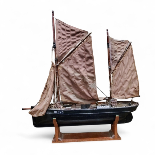 553 - Maritime - a substantial scratchbuilt clipper ship in full mast, well executed, 100cm x 90cm x 21cm