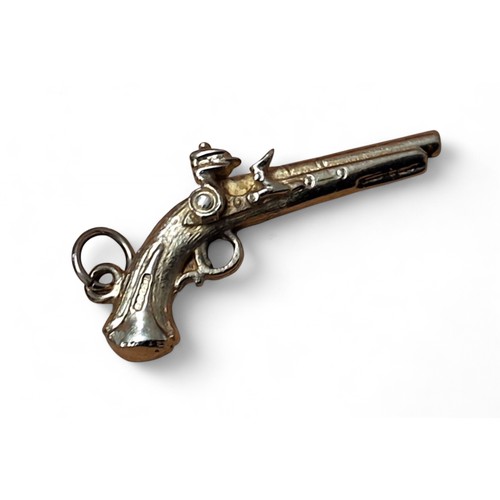 48 - A 9ct gold charm/pendant in the form of a flintlock pistol, hallmarked, 3g