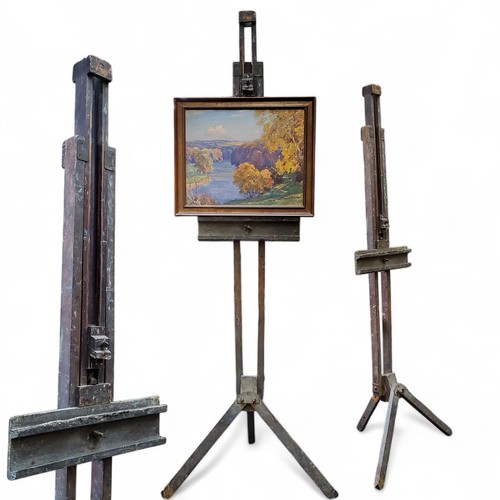 312 - A 19th century pine floor-standing full-height easel, 175cm high