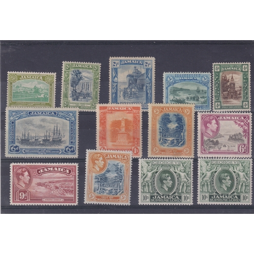 664 - Stamps- A good  GB and Commonwealth collection mint and used on stock pages.  GB from Quee... 