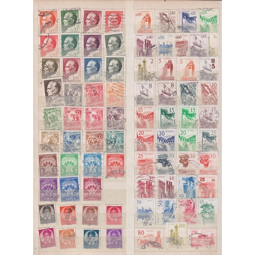 673 - Stamps- A carton containing 7 binders of mainly used GB, Commonwealth and world stamps. Includes Can... 