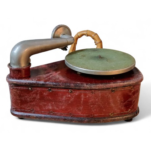 75 - An early 20th century German Bingola wooden cased gramophone, c.1920