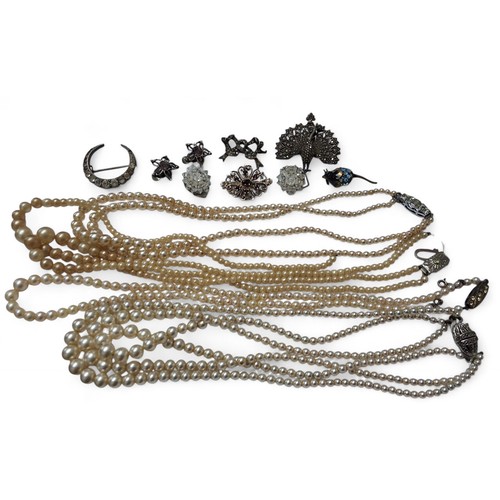216 - Fashion Jewellery - a string of pearls; &nbsp;others&nbsp; simulated; a silver open work brooch set ... 