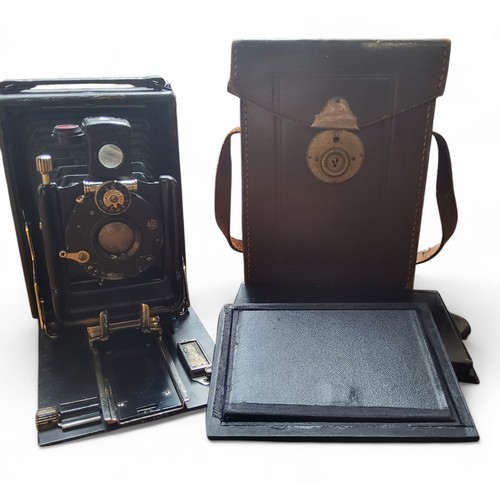 23 - An early 20th century plate camera, IBSO lens, plates, cased;&nbsp; &nbsp;Navy & Army Illustrate... 