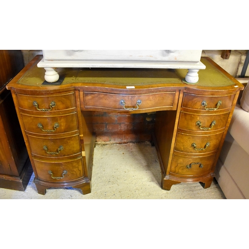 501 - A Victorian style mahogany nine drawer twin pedestal desk with green leather top, 115 cm w x 53 cm x... 