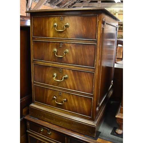 515 - A Victorian style mahogany pedestal desk  with green leather top, on shaped bracket feet, 138 cm w x... 