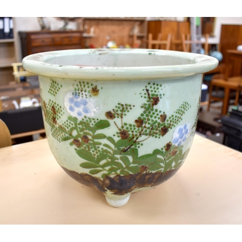 96 - Chinese celadon-glazed jardiniere with floral decoration, 30 cm diam