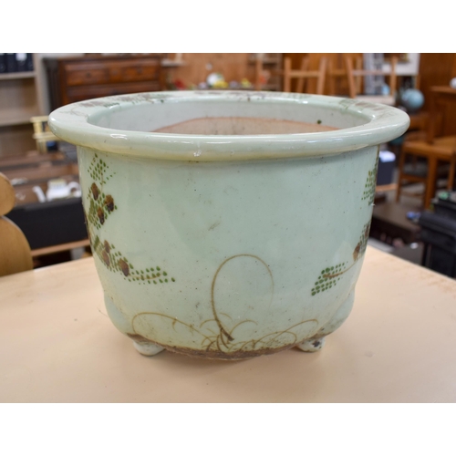 96 - Chinese celadon-glazed jardiniere with floral decoration, 30 cm diam