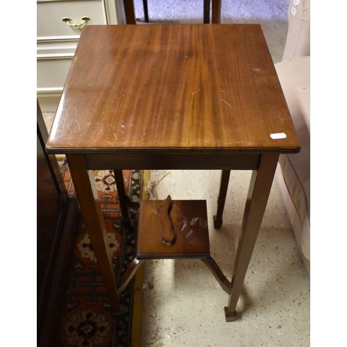 530 - A small oak open bookcase with two shelves, 75 x 104 cm to/w an Edwardian mahogany lamp table (2)