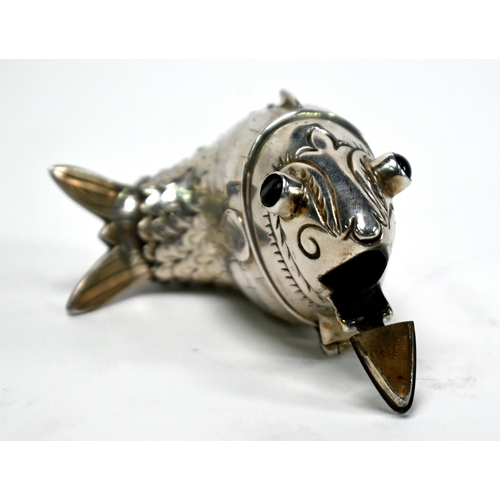 33 - A Continental .830 grade 'fish' vinaigrette with blue cabochon eyes and hinged mouth, the head enclo... 
