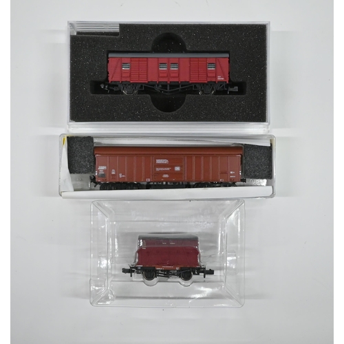 1231 - N gauge - A boxed Graham Farish 377-328A Conflat with BD container (with card sleeve) to/w a Dapol 2... 