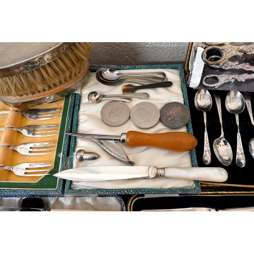 129 - Pair of silver-backed hairbrushes, London 1962 to/w an 1896 silver crown (coin) two Churchill crowns... 