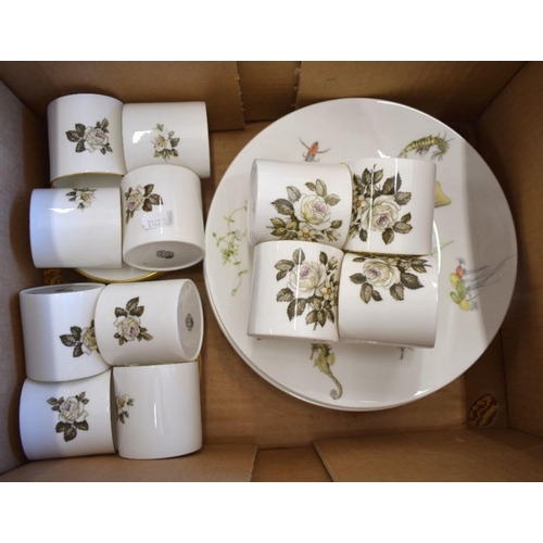 136 - Set of six Crown Staffordshire china 24 cm plates printed with fish, to/w a set of twelve Royal Worc... 