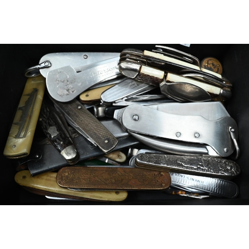 182 - A Lubinski two-drawer pipe case, to/w a collection of advertising and other penknives