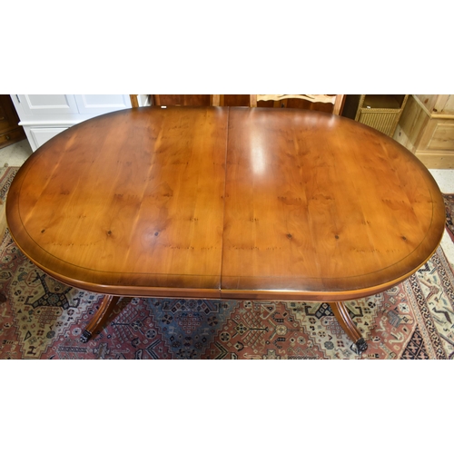 252 - A Regency style yew veneered extending dining table with single leaf, 210 x 100 x 76 cm high to/w ma... 