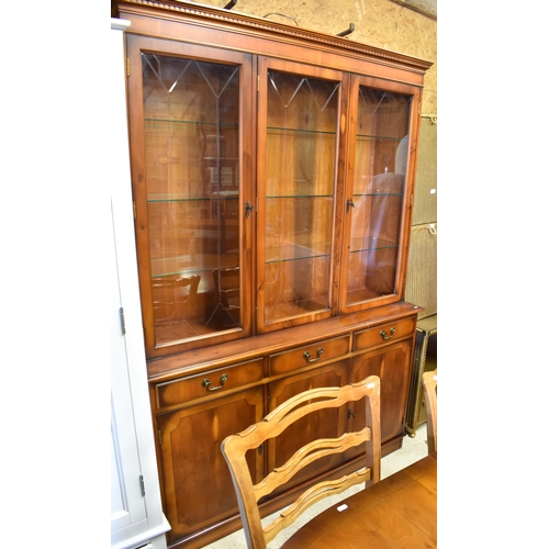 252 - A Regency style yew veneered extending dining table with single leaf, 210 x 100 x 76 cm high to/w ma... 