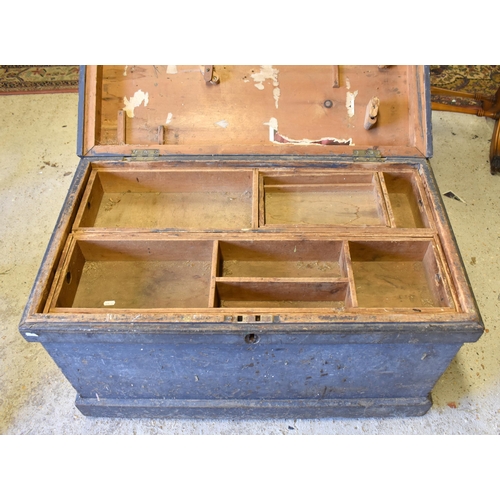 282 - An antique painted pine tool chest with metal handles and tray-fitted interior, 90 cm wide x 50 cm d... 