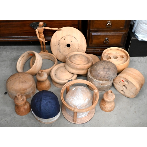 375 - A box of various wooden hat forms and models (box)