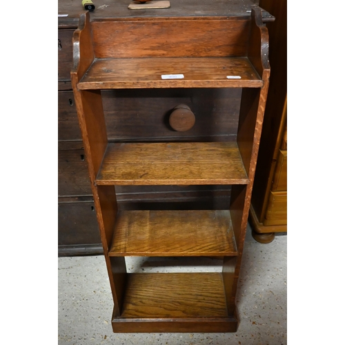 400 - A small oak side table to/with a narrow open bookcase (2)