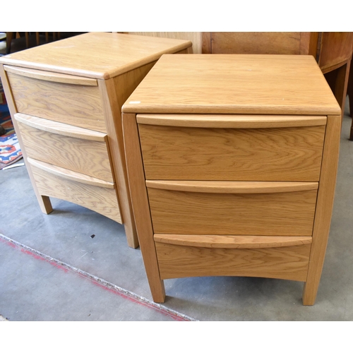 413 - A pair of modern light oak three drawer bedside chests to match lot 412, 46 cm w x 44 cm d x 60 cm h