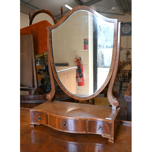 417 - A mahogany bowfront dressing table with five drawers, 108 cm wide x 58 cm deep x 76 cm high to/w mah... 