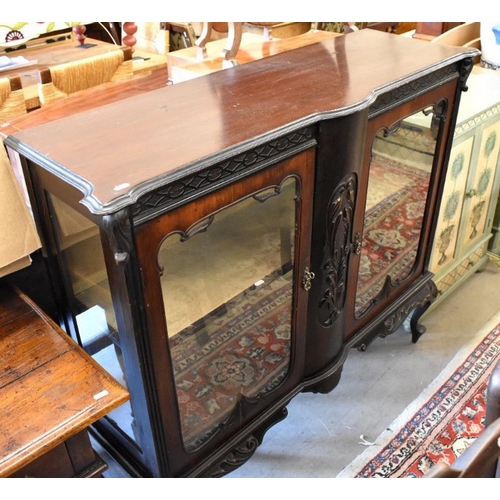 419 - An Edwardian carved walnut display cabinet with glazed doors and cabriole supports, 120 cm wide x 37... 