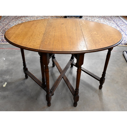 427 - Early 20th century oak drop leaf table on turned gateleg action base to/w a rocking chair a/f (2)