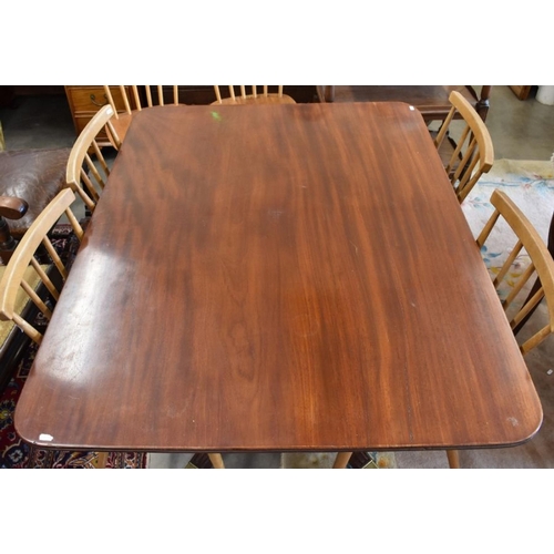 472 - A Victorian mahogany tilt top dining table with brass casters, 121 x 93 x 71 cm