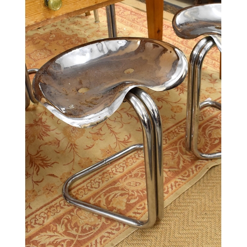 489 - A set of four chrome finish metal 'tractor seat' stools on tubular cantilever frames (4)